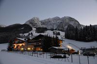 064 Abtenau. Abend am Hotel