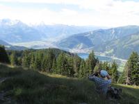 Wanderfreund Dieter genießt die Aussicht