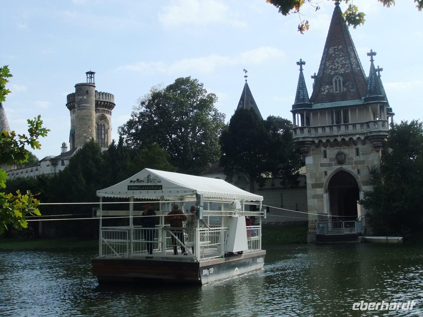 Mit der Seilfähre setzten wir über