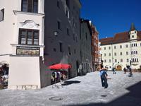 Rattenberg mit Häusern im Inn-Salzach-Stil.