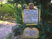 Grabschmuck von Friedhöfen aus dem ganzen Alpenraum zusammengetragen - Museum.