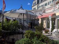 Zum Kaffeetrinken auf der Terrasse mit Blick auf den Zeller See.