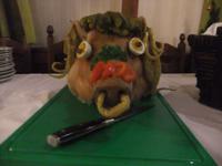 Ein Stück vom Schweinskopf soll Glück bringen