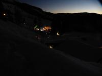 Die Hofalm bei Anbruch der Dunkelheit