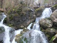 Tosend rauscht das Wasser nach unten