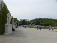 Die Gloriette erhebt sich majestätisch