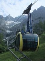 Mit der modernen Kabinenbahn geht es auf den Dachstein
