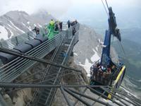 Man kann auch auf den Dach der Kabinenbahn nach oben fahren