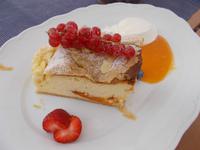 DSCN1437  Marillen Topfen Strudel