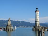 Lindau - Hafeneinfahrt mit dem Bayerischen Löwen und dem Leuchtturm