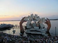 Seebühne Bregenz am Abend kurz vor Beginn der Vorstellung
