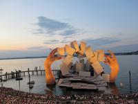 Seebühne Bregenz am Abend kurz vor Beginn der Vorstellung