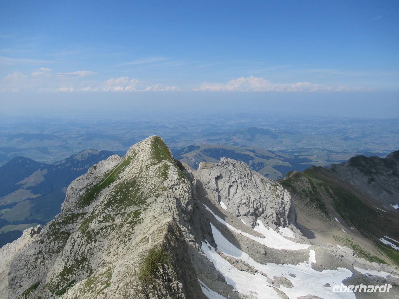 Säntis - Weit- und Einblicke - Schneereste trotz 27 °C