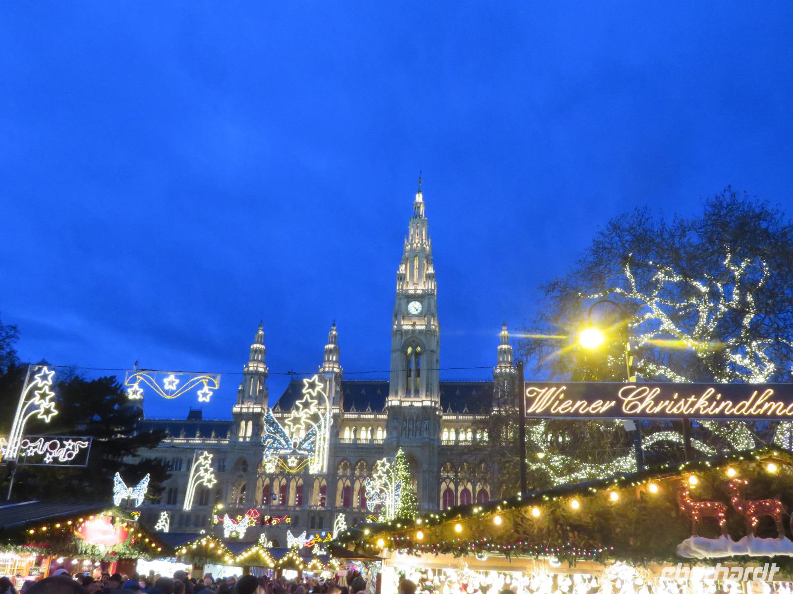 Weihnachtsmarkt am Rathaus