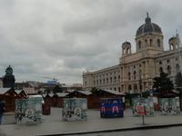 Am Maria-Theresia-Platz in Wien