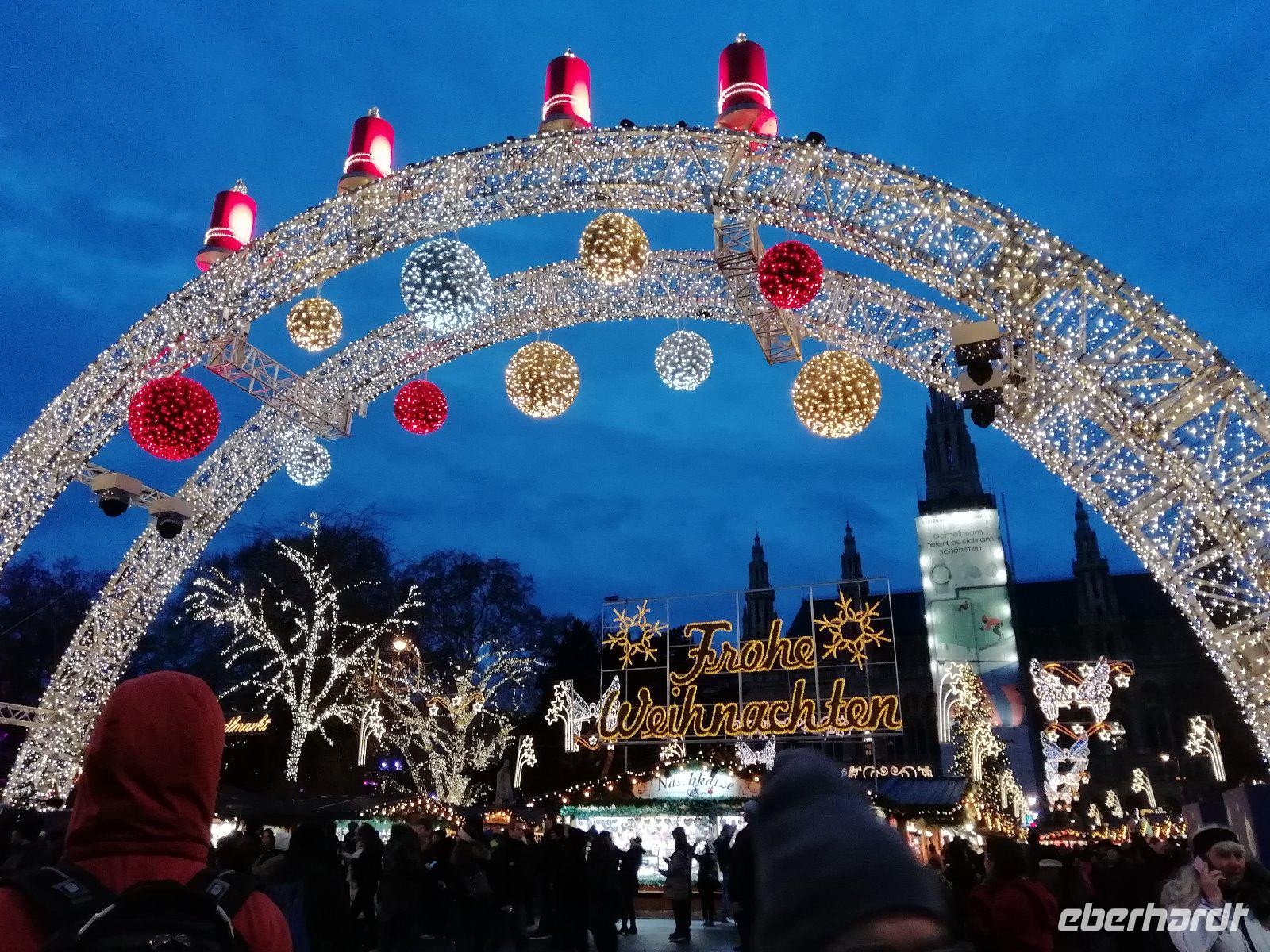 Christkindelmarkt am Rathaus