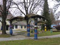 Bärnbach St. Barbarkirche von Hundertwasser - Tore der Religionen