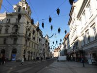 Graz - Herrengasse mit verdrehten Weihnachtsbäumen