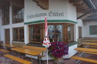 Gemütliches Hahnenkamm Stüberl auf dem Gipfel