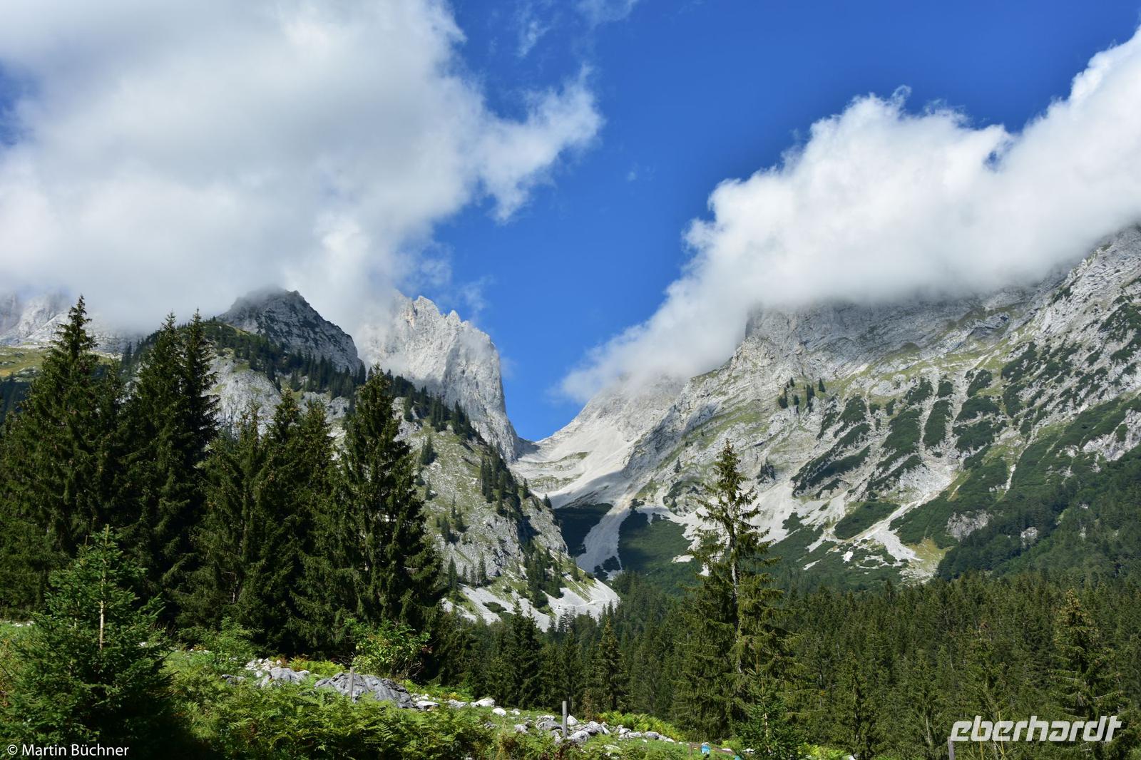 Wilder Kaiser - Ellmau - Wochenbrunner Alm (1.085 m) - Blick zum Ellmauer Tor