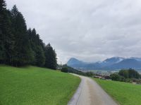 St. Nikolaus Kapelle im Hintergrund