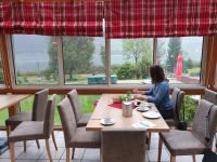 Frühstück mit Blick auf den Walchsee im 4* Ferienclub Bellevue