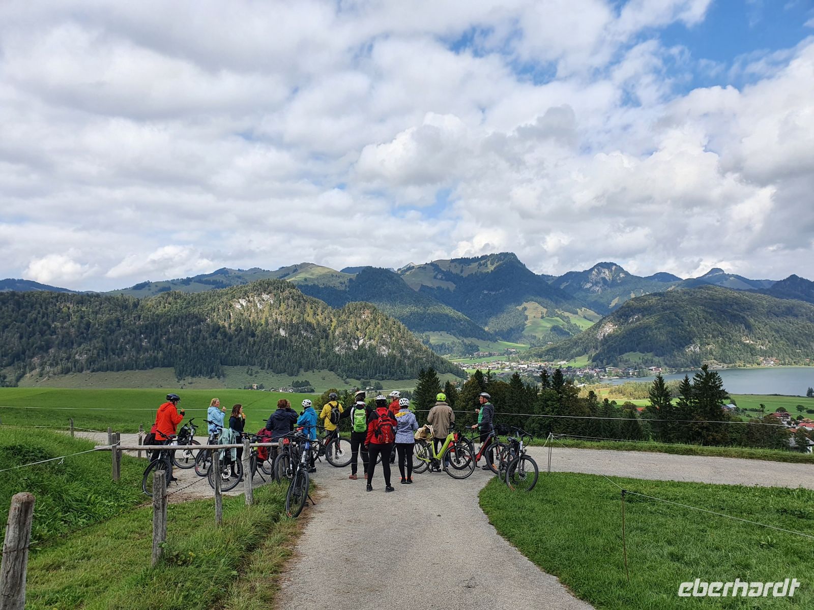 Blick auf den Walchsee mit stärkender Pause