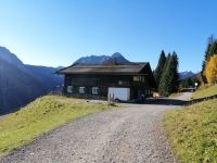 Sonna-Alpe und der blaue Himmel