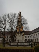 Im Innenhof des Stifts