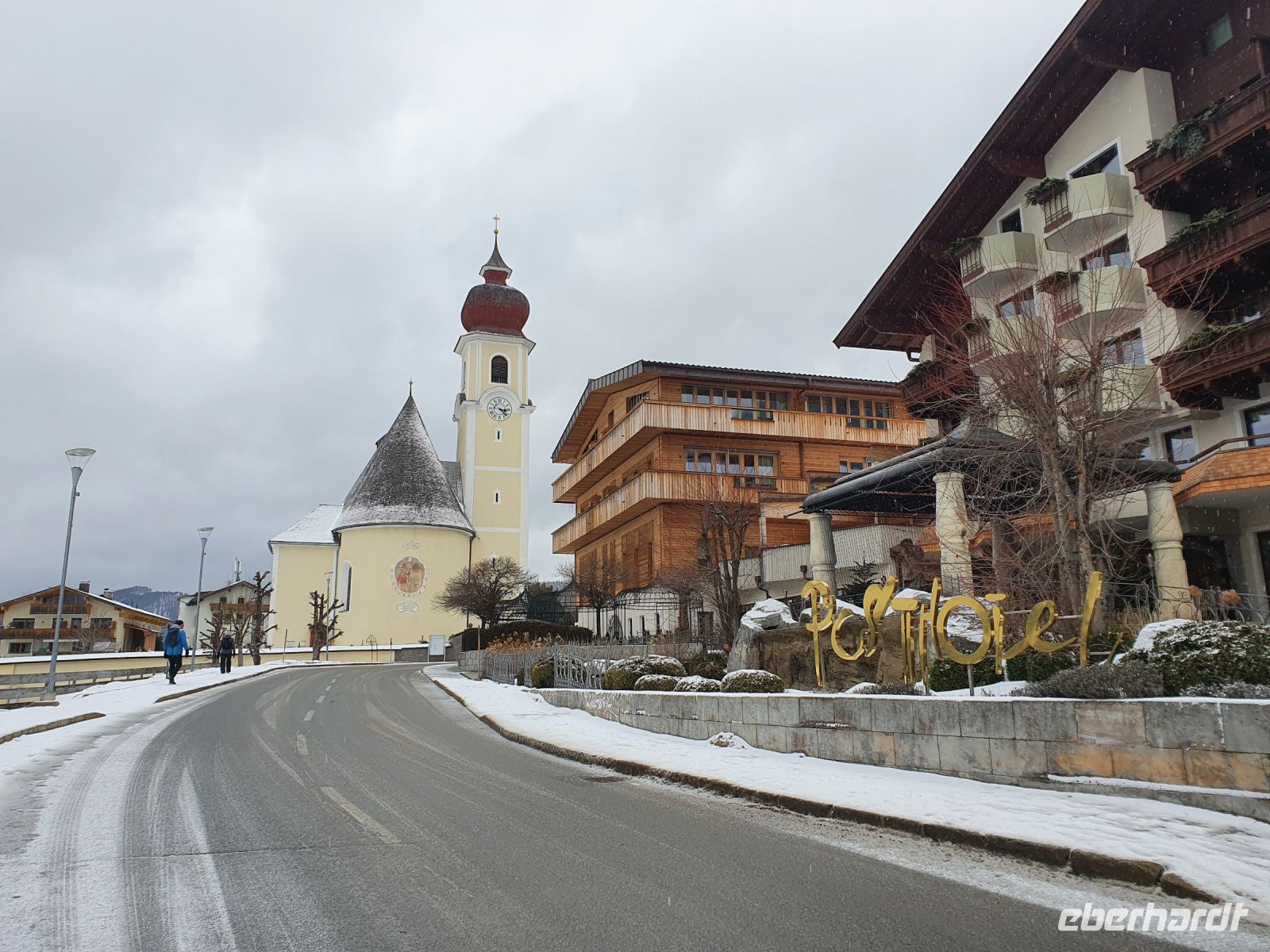 Posthotel und Pfarrkirche in Achenkirch
