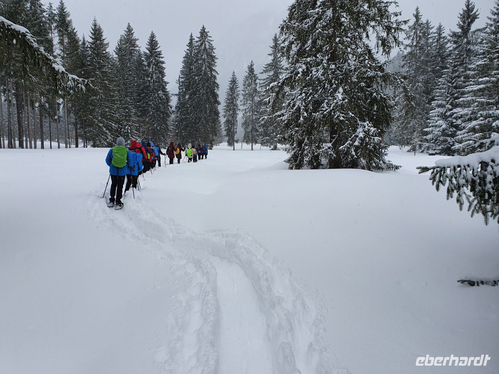 Pertisau, los gehts durch den tiefen Schnee