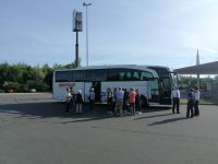 Pause auf einer Autobahn-Raststätte