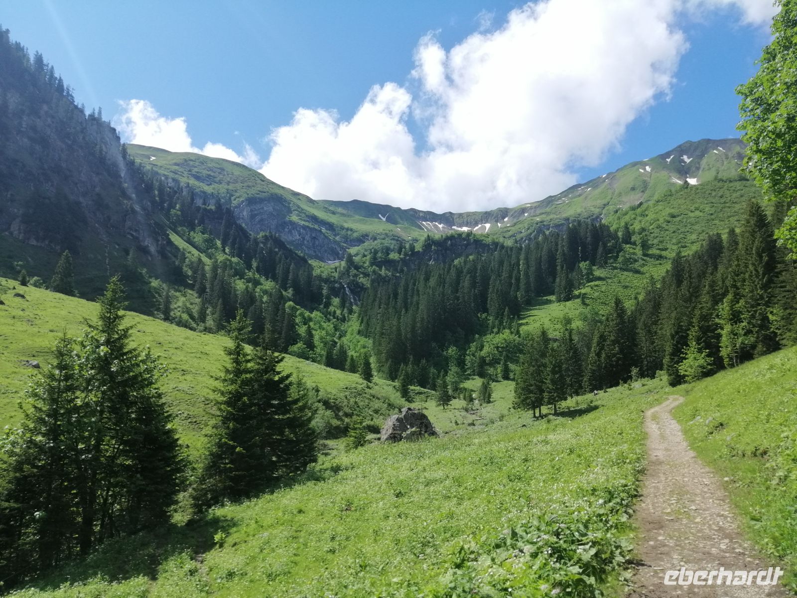 der Wanderweg geht auch nach der Bärgunthütte weiter