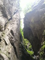 Gewaltige Felsformationen mit Indianergesicht und Zwingsteg