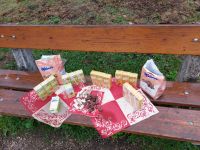 Tag 2: Kleiner Snack an der St. Nikolaus Kapelle (leider bei Nieselregen)