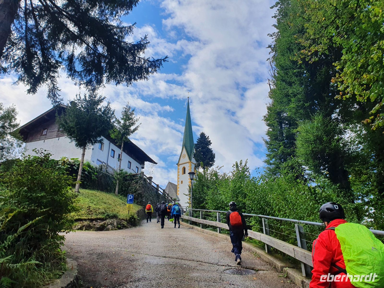 Aufstieg zur St. Nikolaus Kapelle.jpg