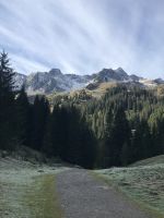 Den Bergen & der Sonne entgegen