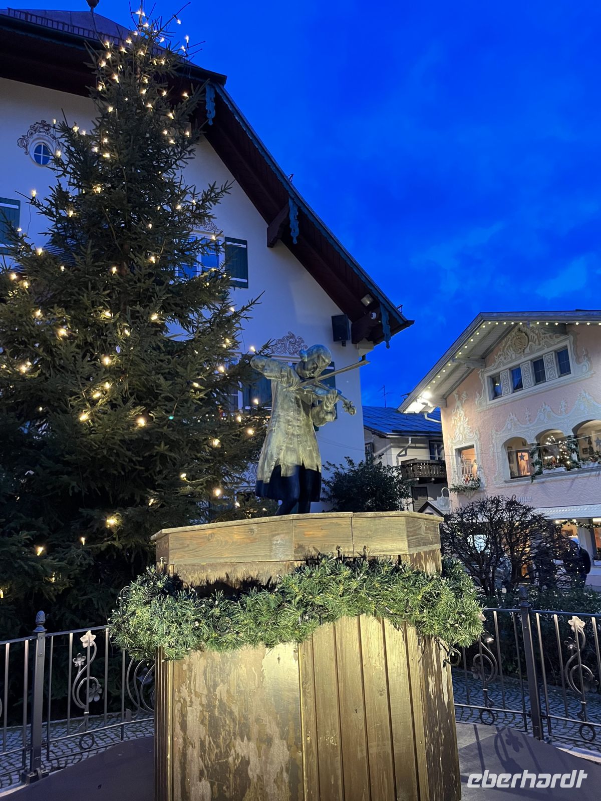 St. Gilgen mit Mozartdenkmal