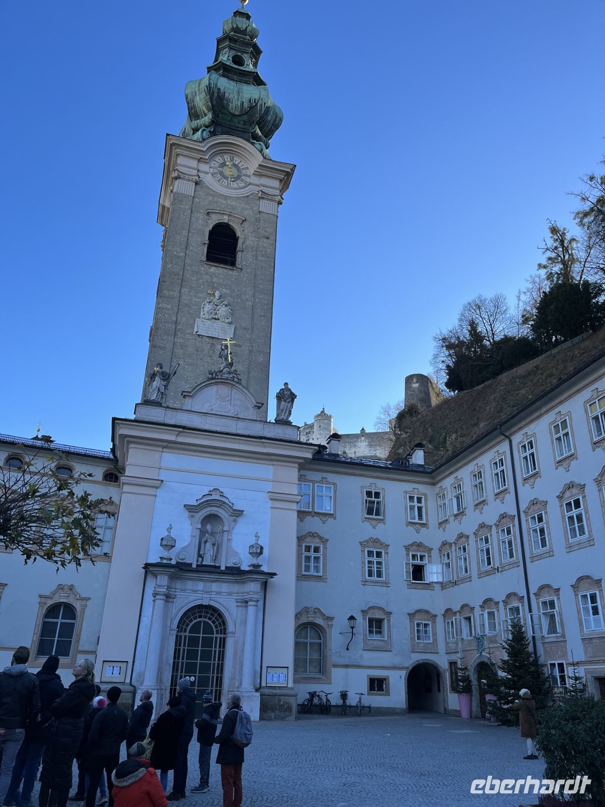 Im Innern des Domquartiers mit Blick auf die Festung Hohensalzburg