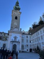 Im Innern des Domquartiers mit Blick auf die Festung Hohensalzburg