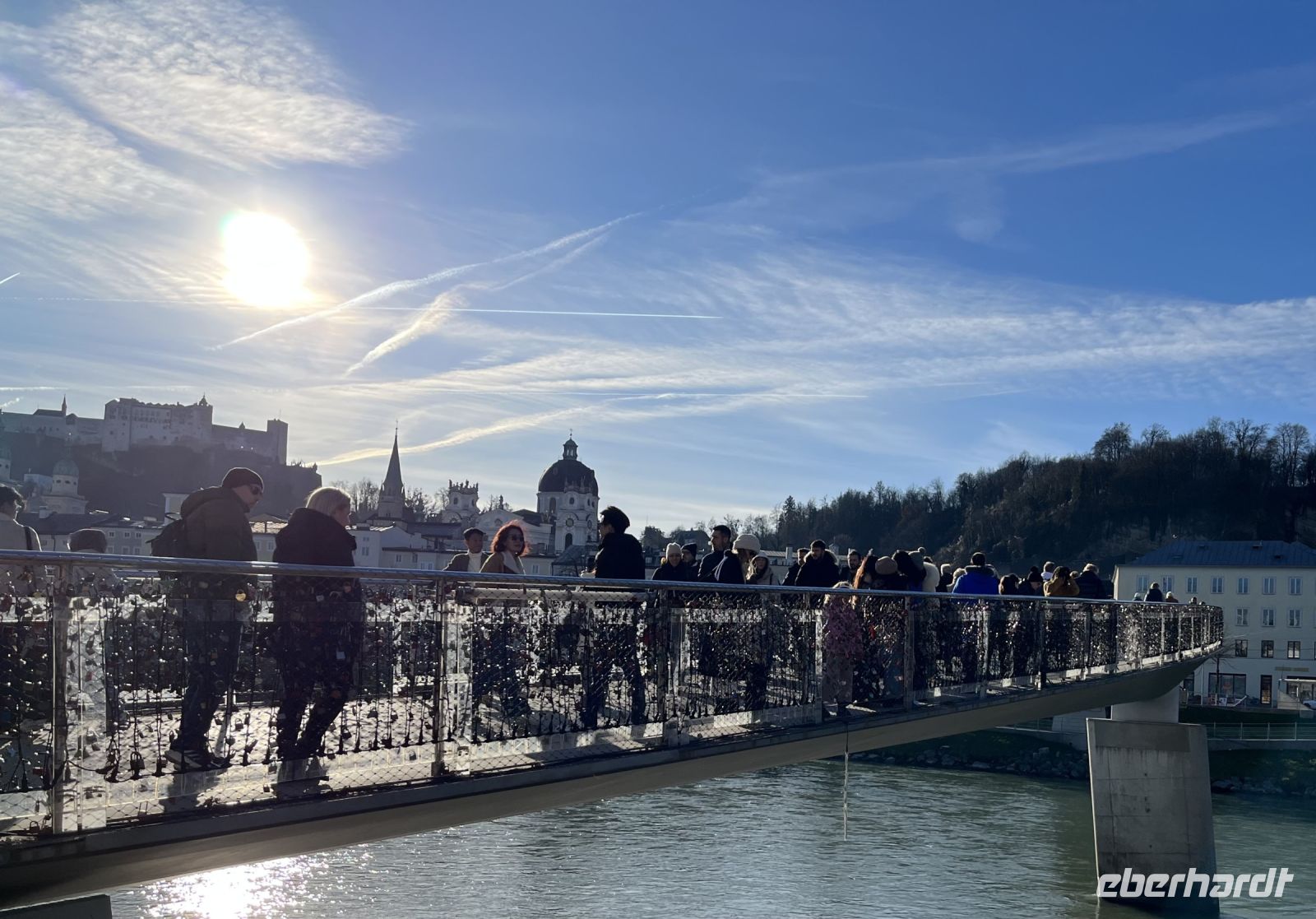 Über den M.-Feingold-Steg auf die andere Seite der Salzach