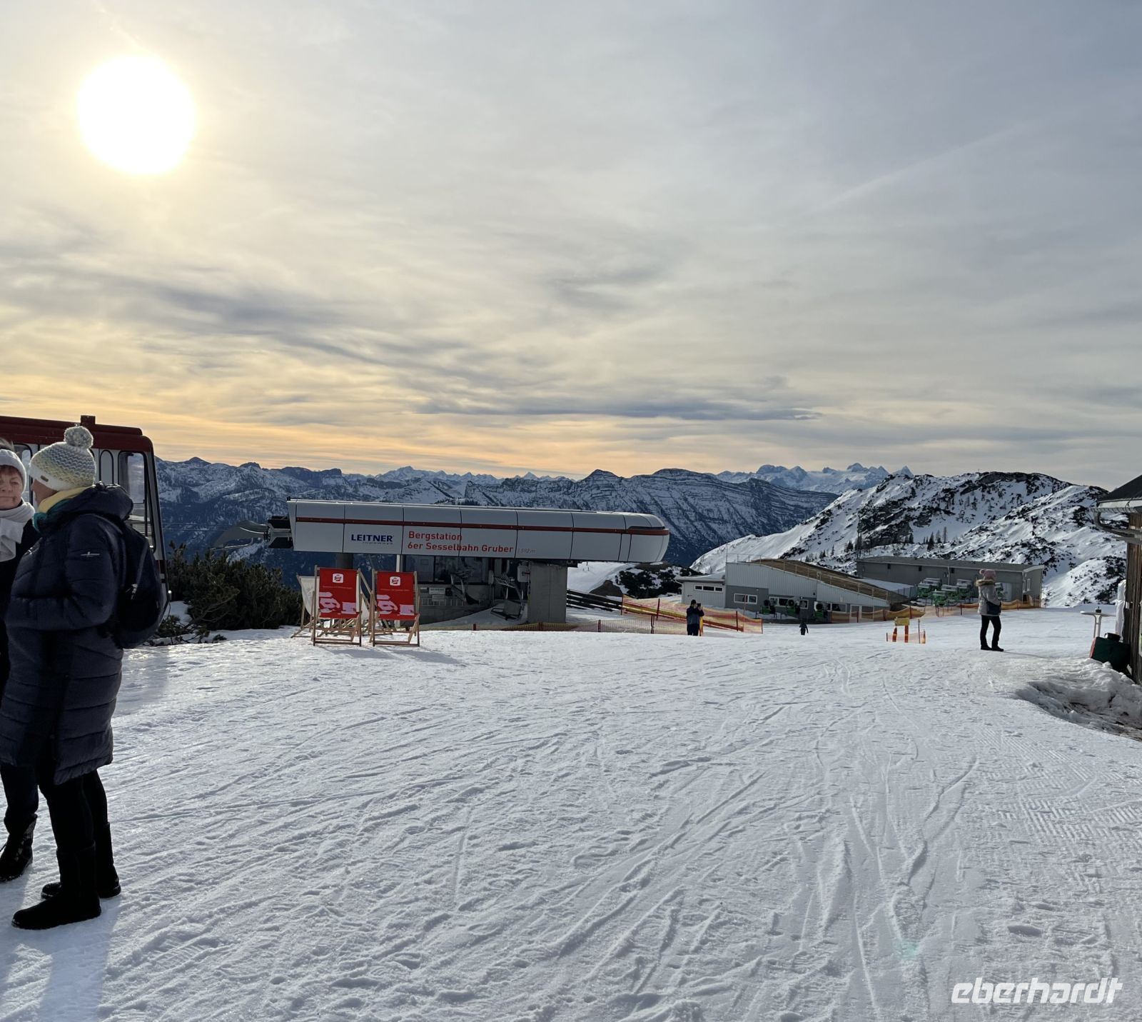 Und ein unglaubliches Panorama bis zum Dachstein