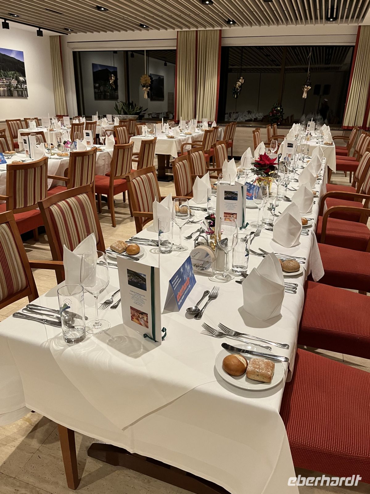 Vor der Silvestergala noch die Eberhardt-Schilder aufgestellt