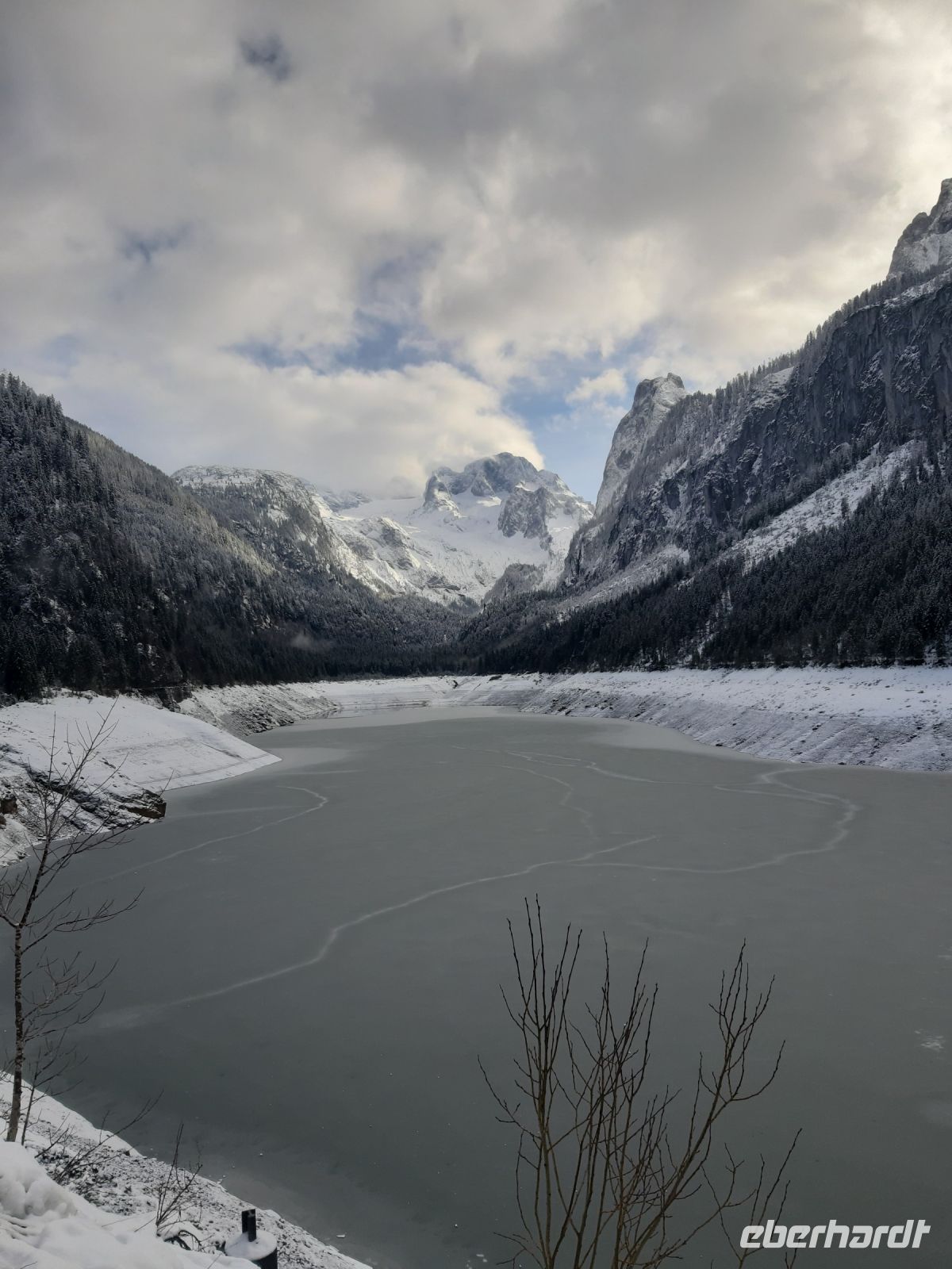 Der Vordere Gosausee war fast zugefroren
