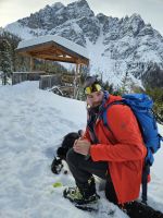 Kevin und Loki vor dem Serles MASSIV