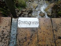 Diese Brücke am Eingang der Breitachklamm markiert die deusch-österreichische Grenze