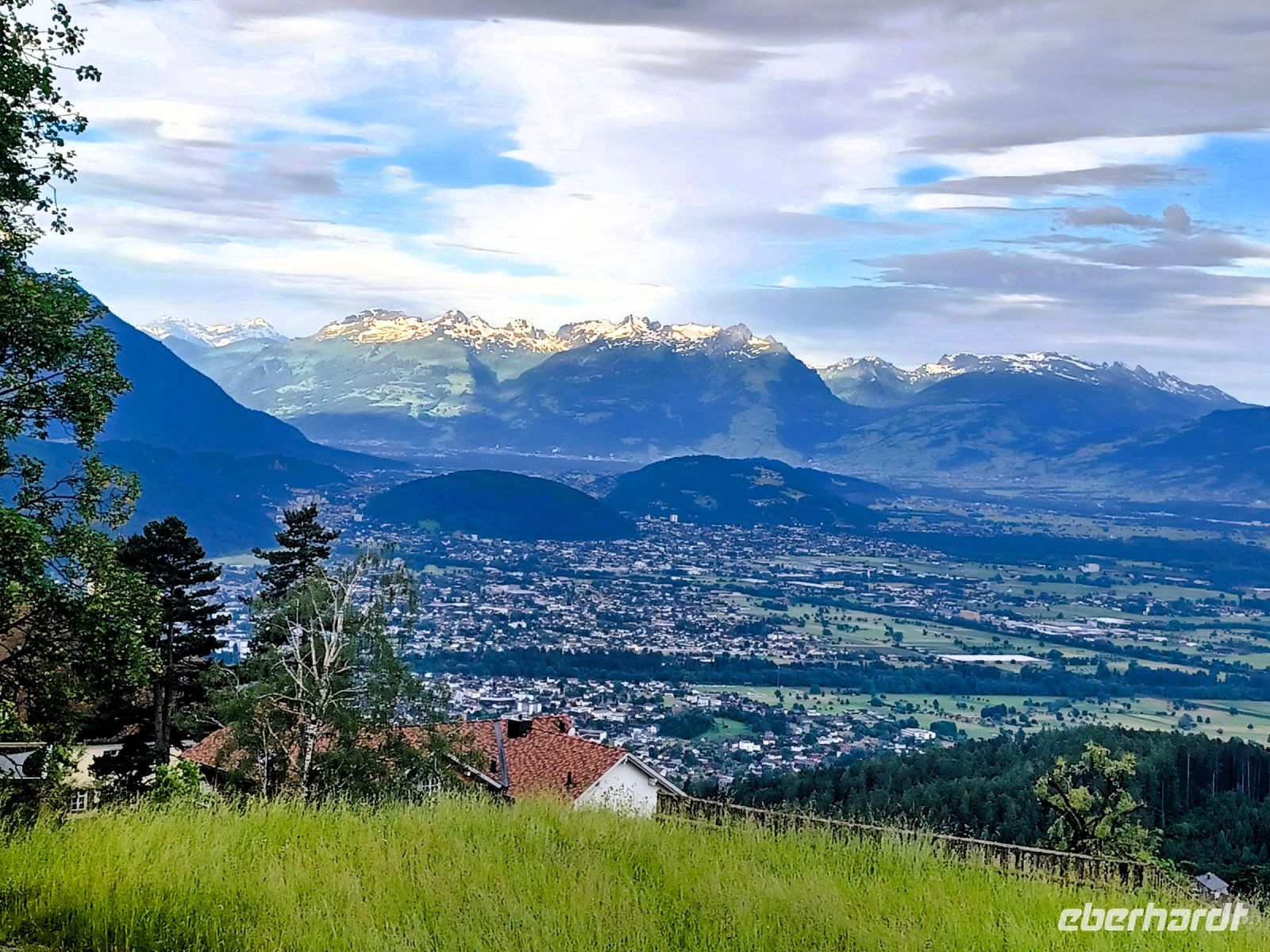Blick nach Feldkirch und dem Rätikon