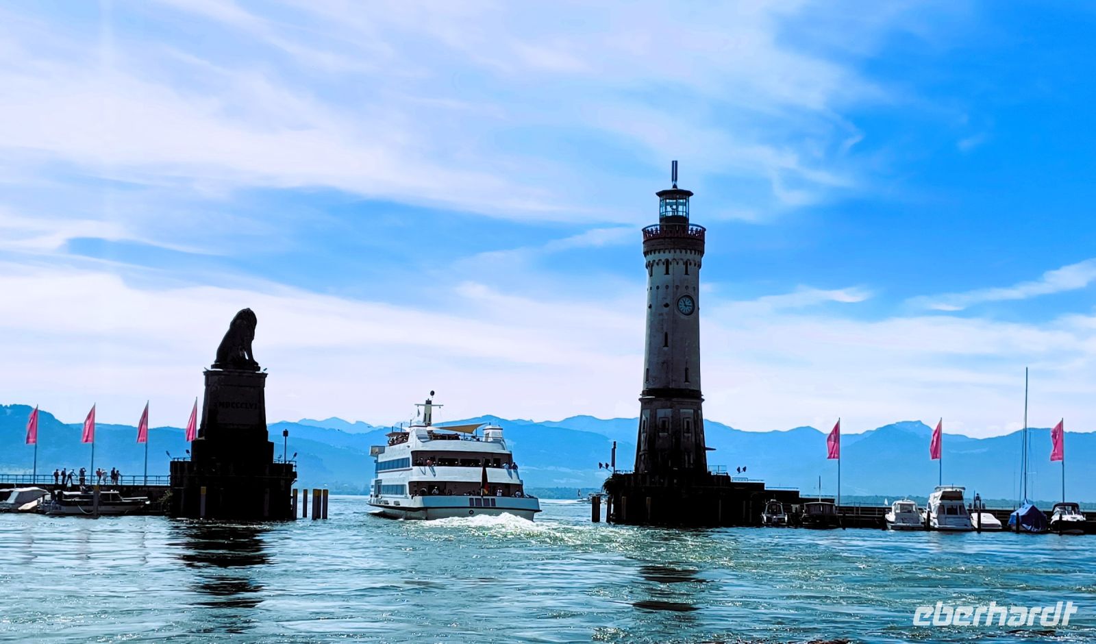 Der Hafen von Lindau mit Löwendenkmal und Leuchtturm
