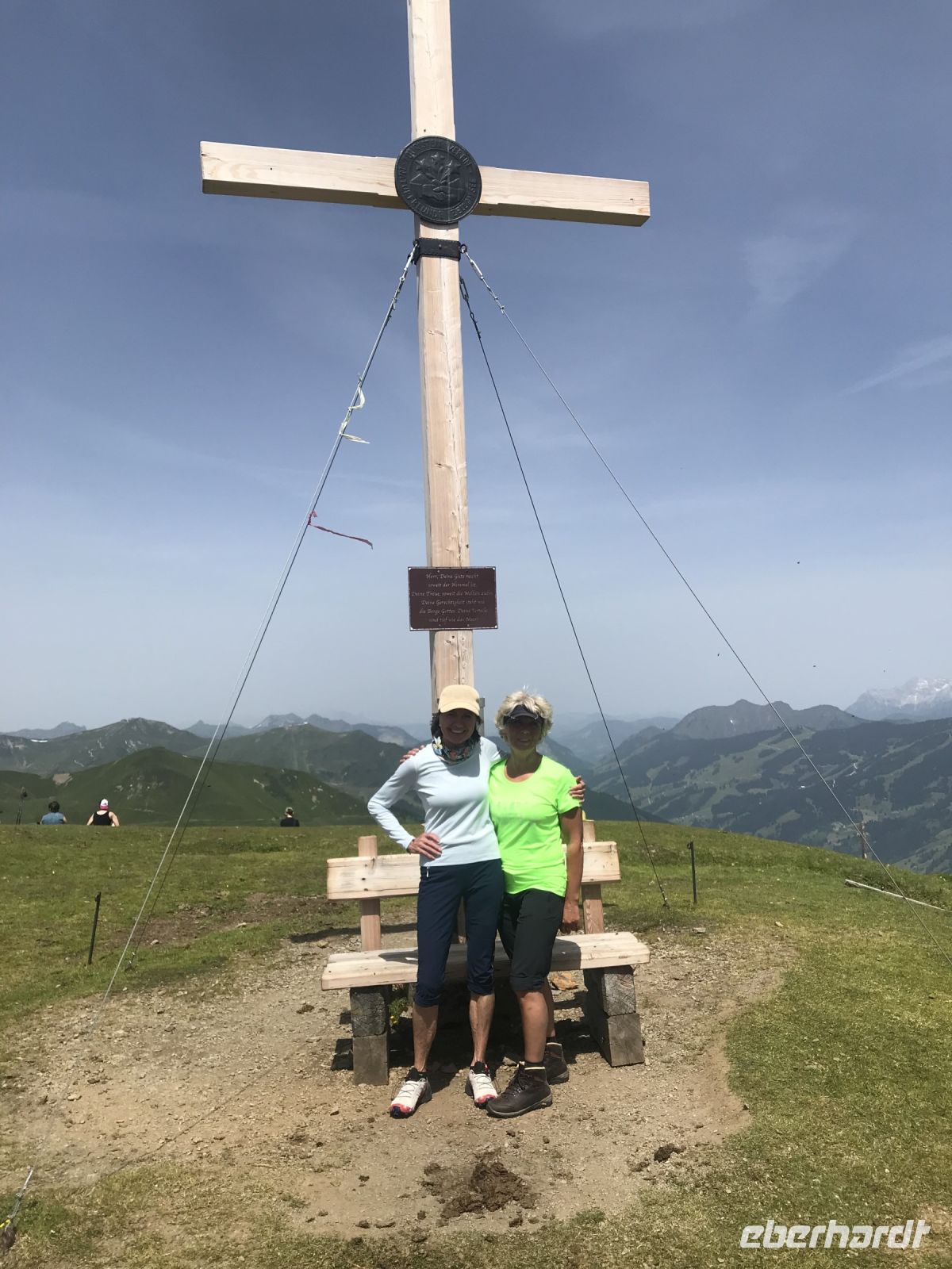 alle auf 2074 hm angekommen!