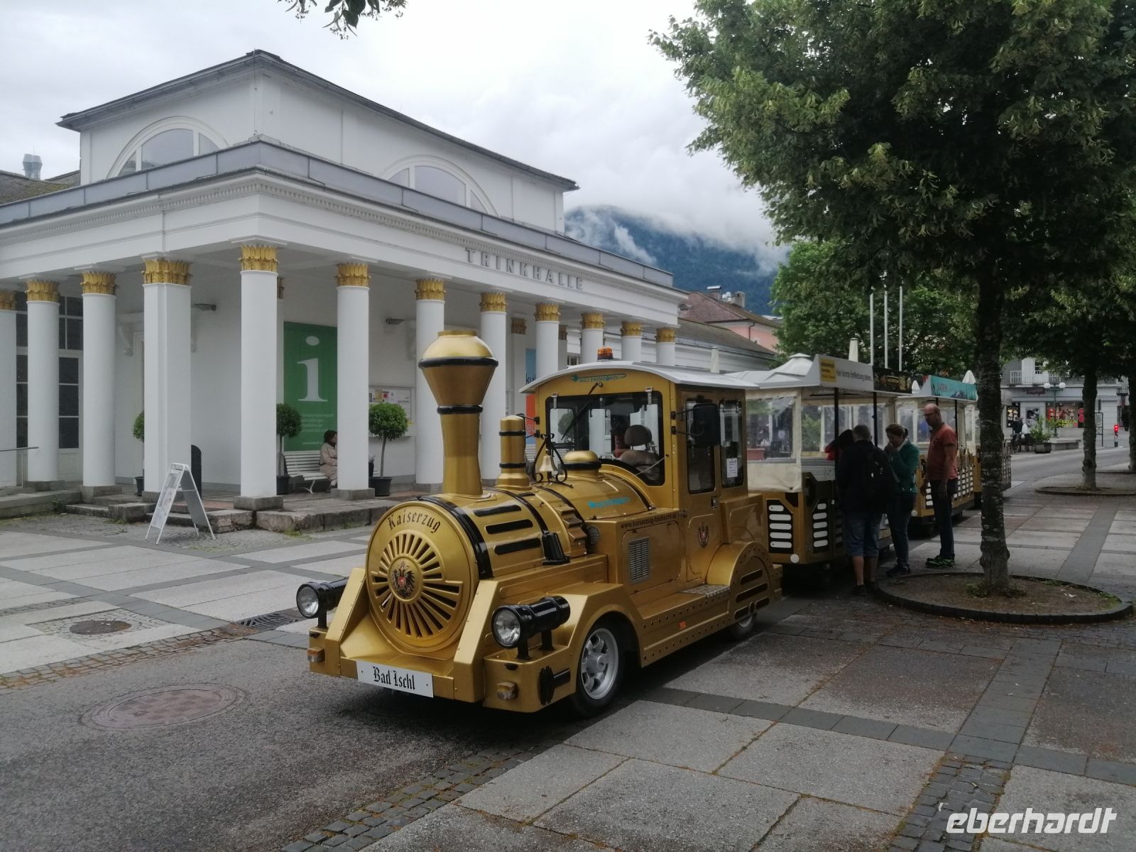 Stadtrundgang durch Bad Ischl: Kaiserzug vor der Trinkhalle